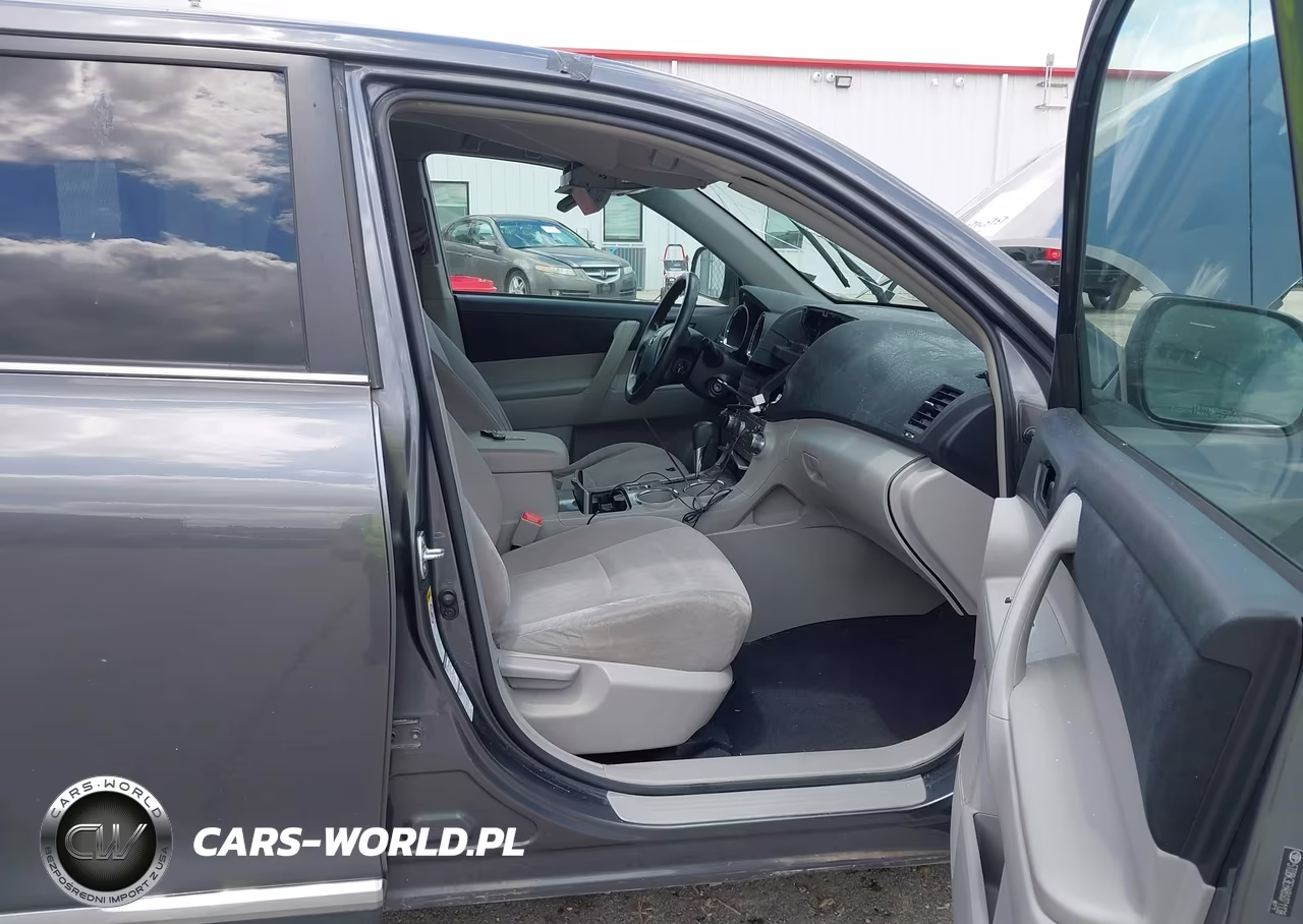 2011 Toyota Highlander Base V6 VIN:5TDBK3EH4BS071138 - 5