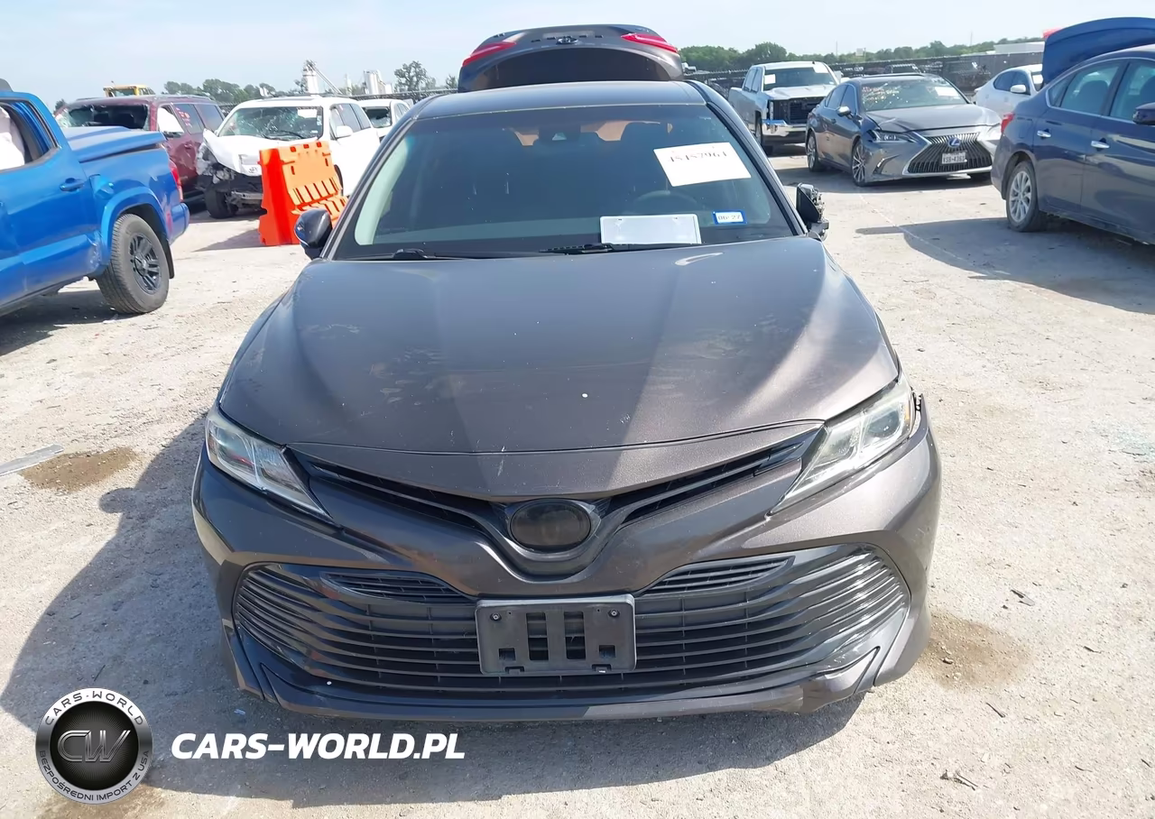 2018 Toyota Camry Le VIN:4T1B11HK0JU611329 - 12