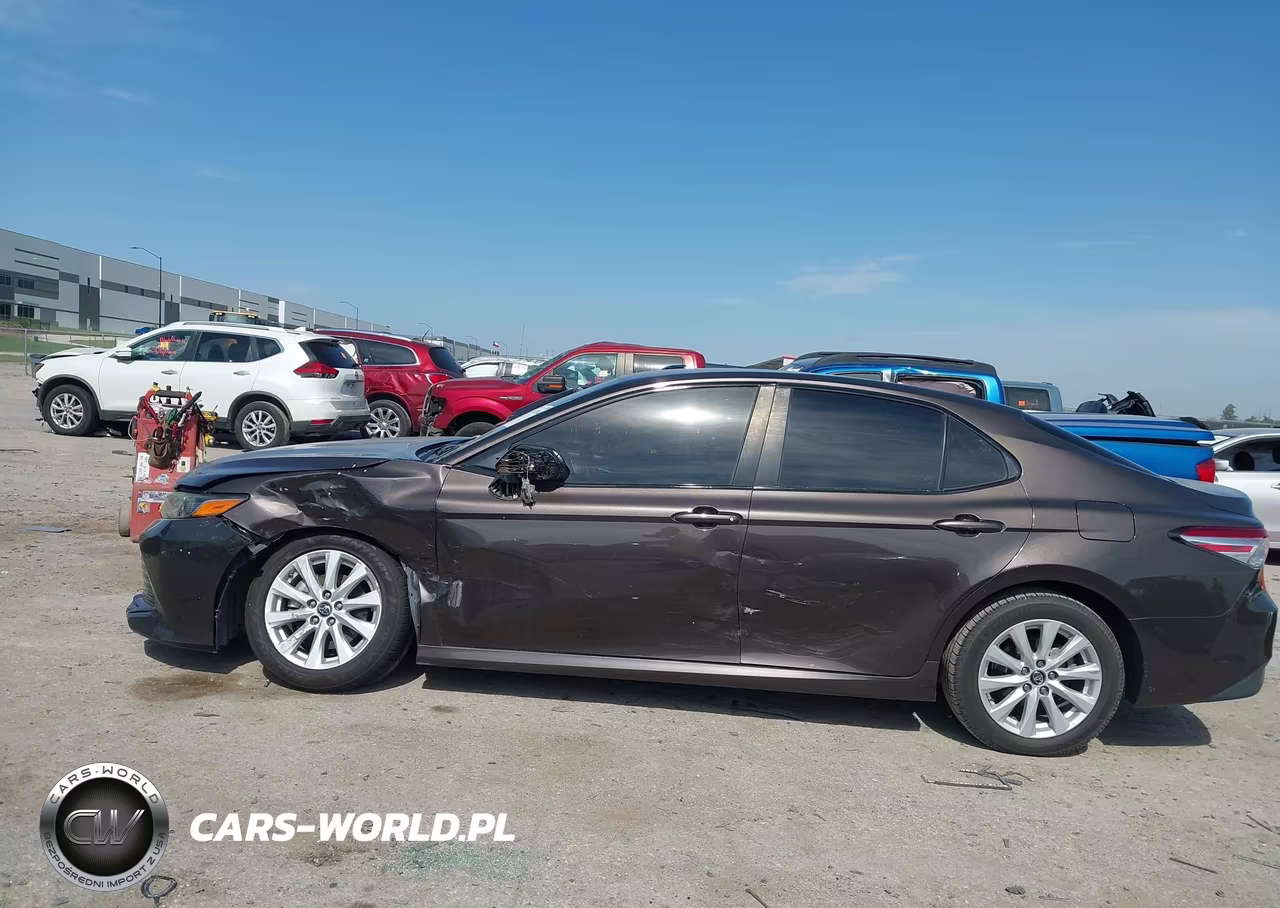 2018 Toyota Camry Le VIN:4T1B11HK0JU611329 - 14