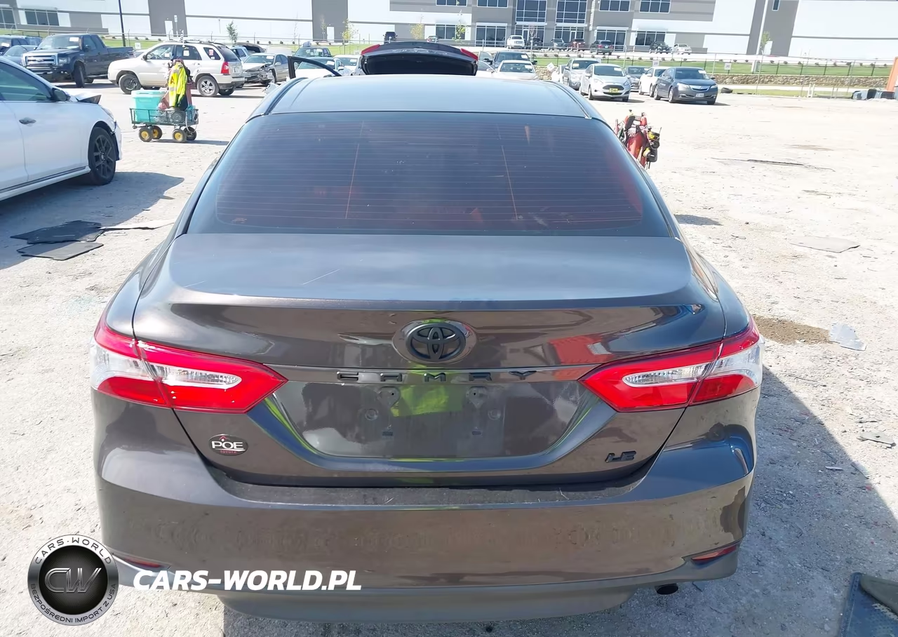 2018 Toyota Camry Le VIN:4T1B11HK0JU611329 - 16