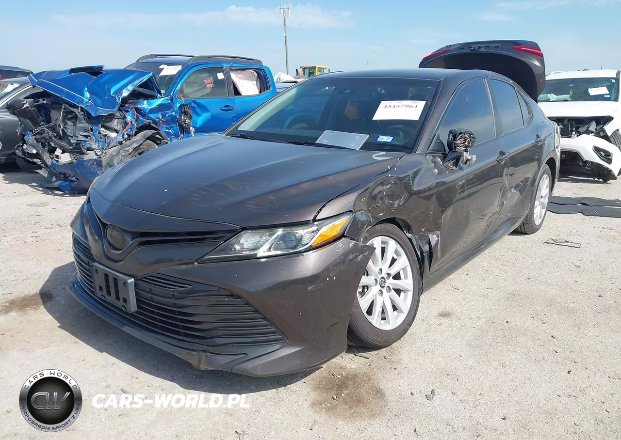 2018 Toyota Camry Le VIN:4T1B11HK0JU611329 - 2