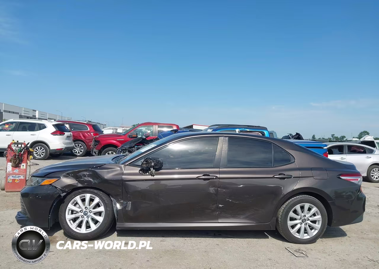 2018 Toyota Camry Le VIN:4T1B11HK0JU611329 - 6