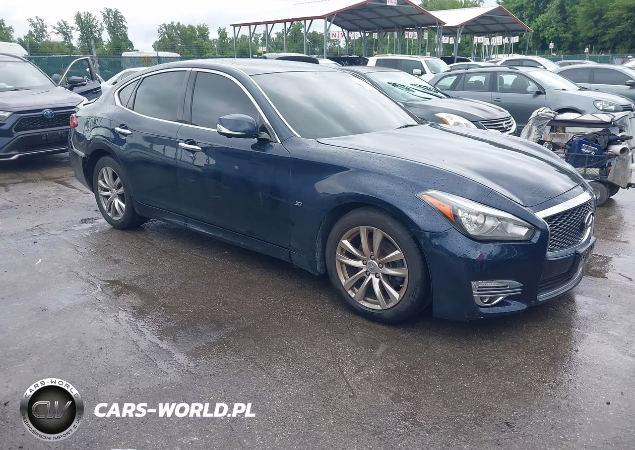 2017 Infiniti Q70 3.7