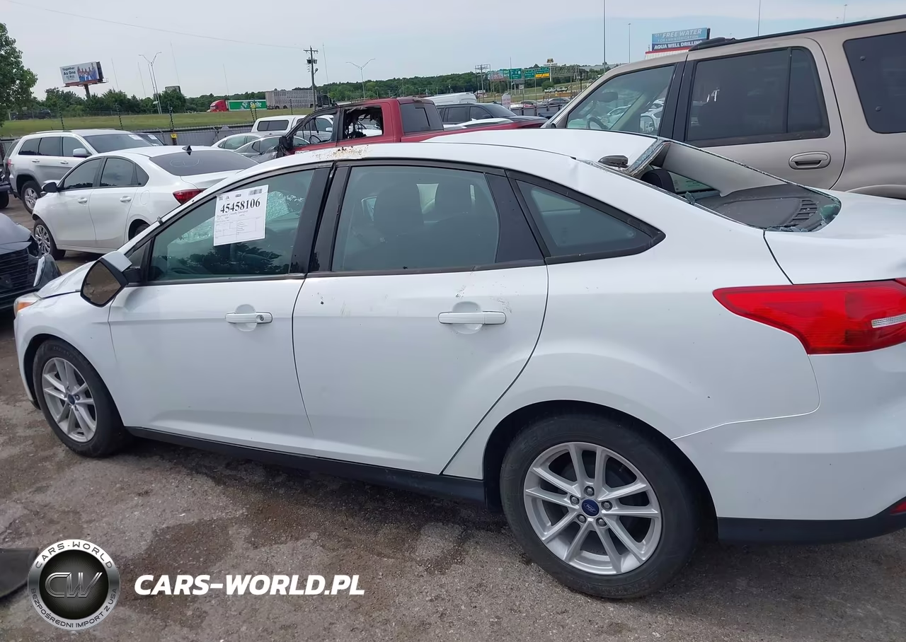2018 Ford Focus Se VIN:1FADP3F25JL269897 - 14