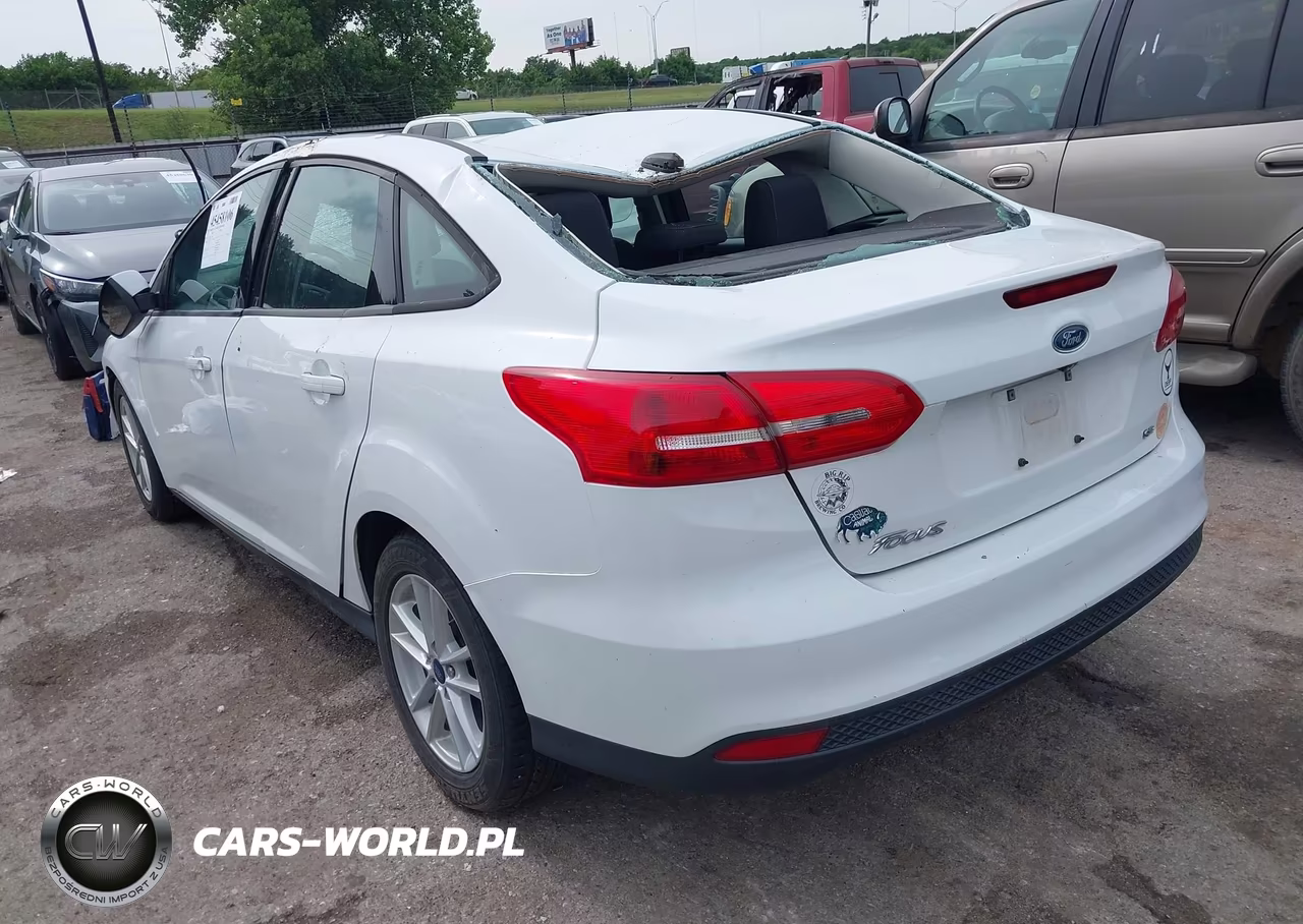 2018 Ford Focus Se VIN:1FADP3F25JL269897 - 3
