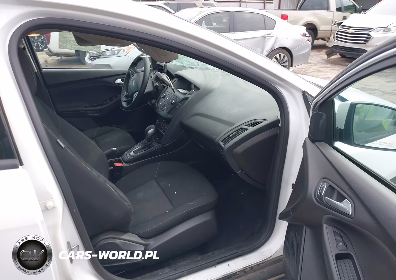 2018 Ford Focus Se VIN:1FADP3F25JL269897 - 5