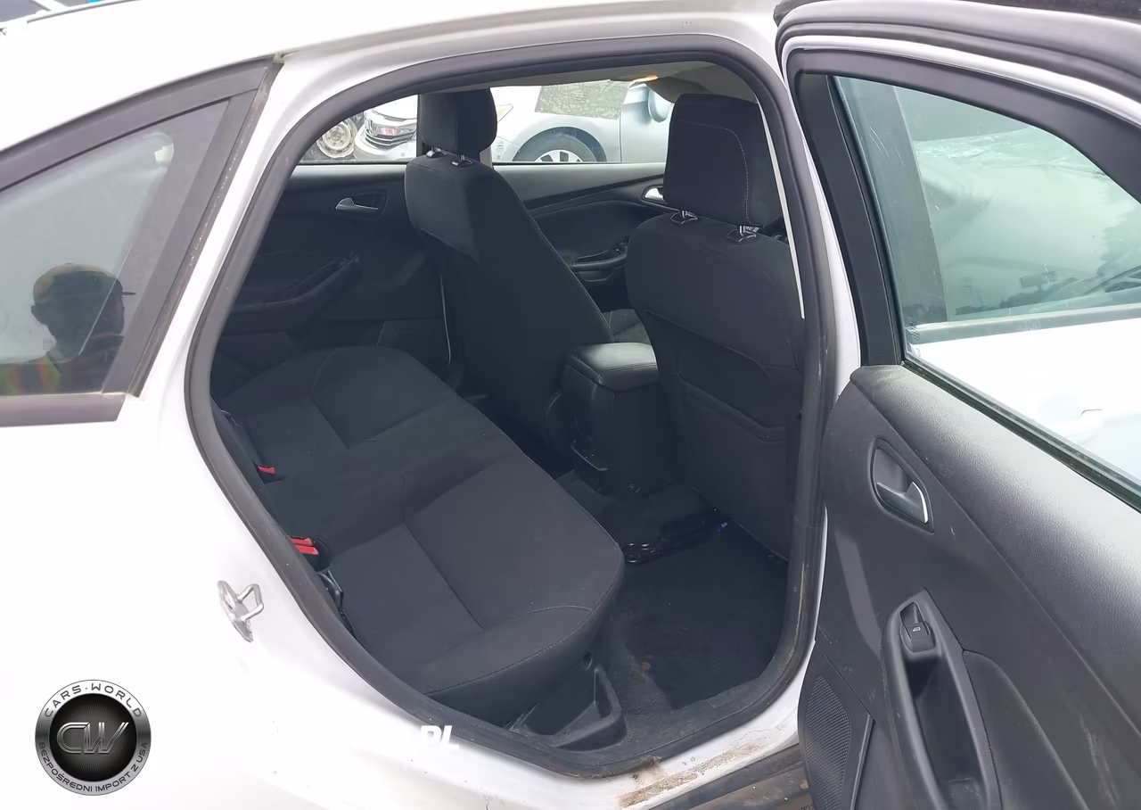 2018 Ford Focus Se VIN:1FADP3F25JL269897 - 8