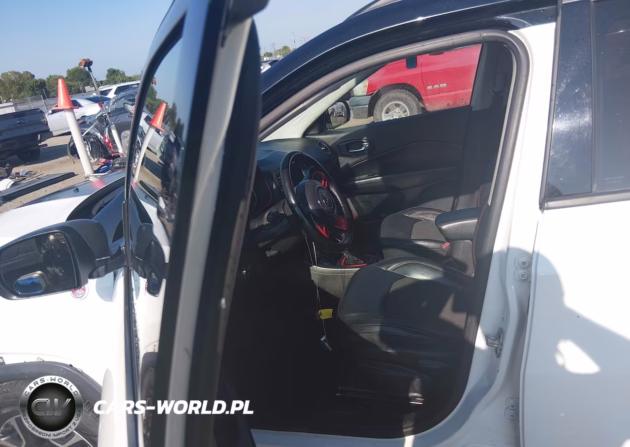 2020 Jeep Compass Trailhawk 4X4 VIN:3C4NJDDBXLT214782 - 18