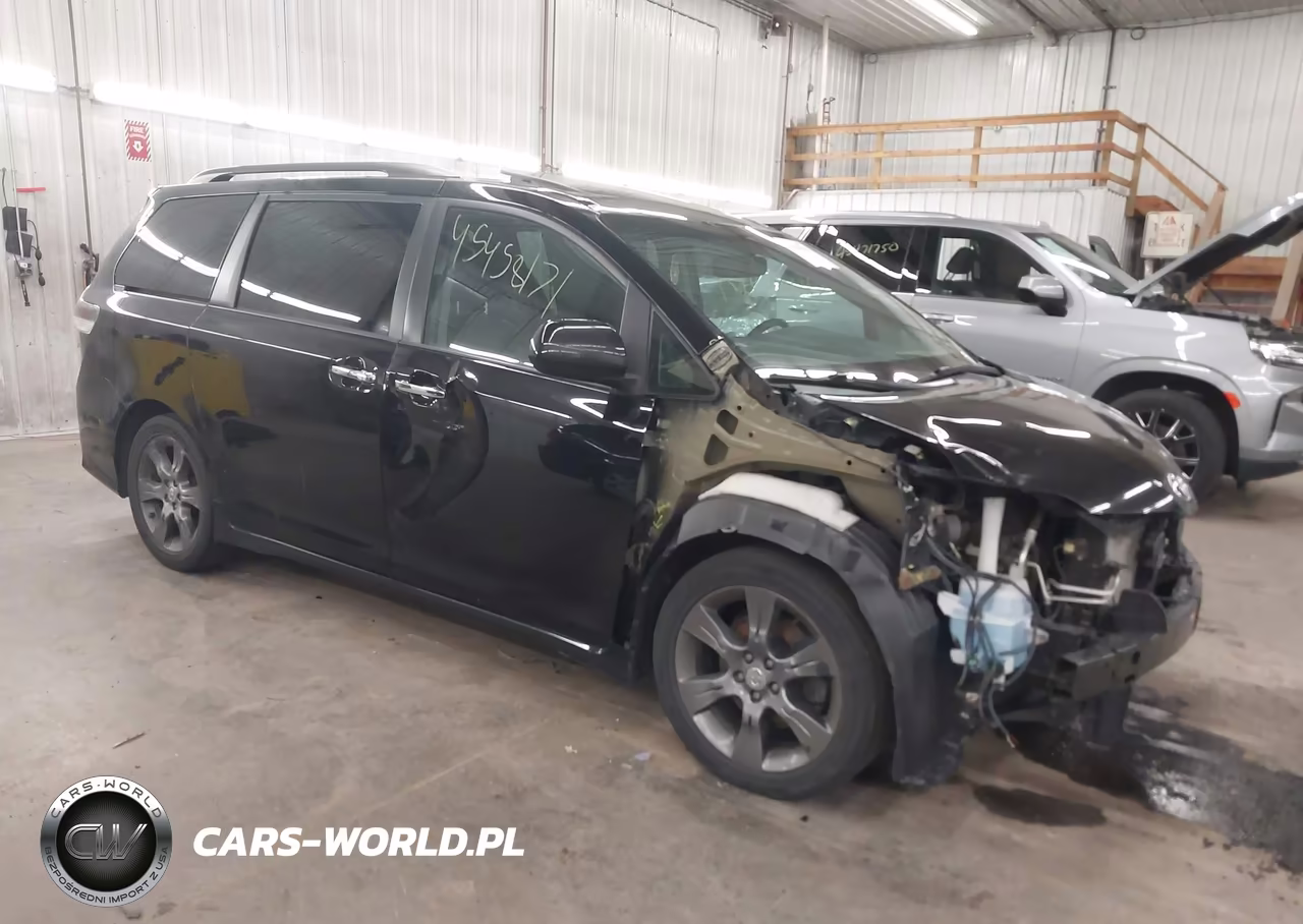 2015 Toyota Sienna Se 8 Passenger