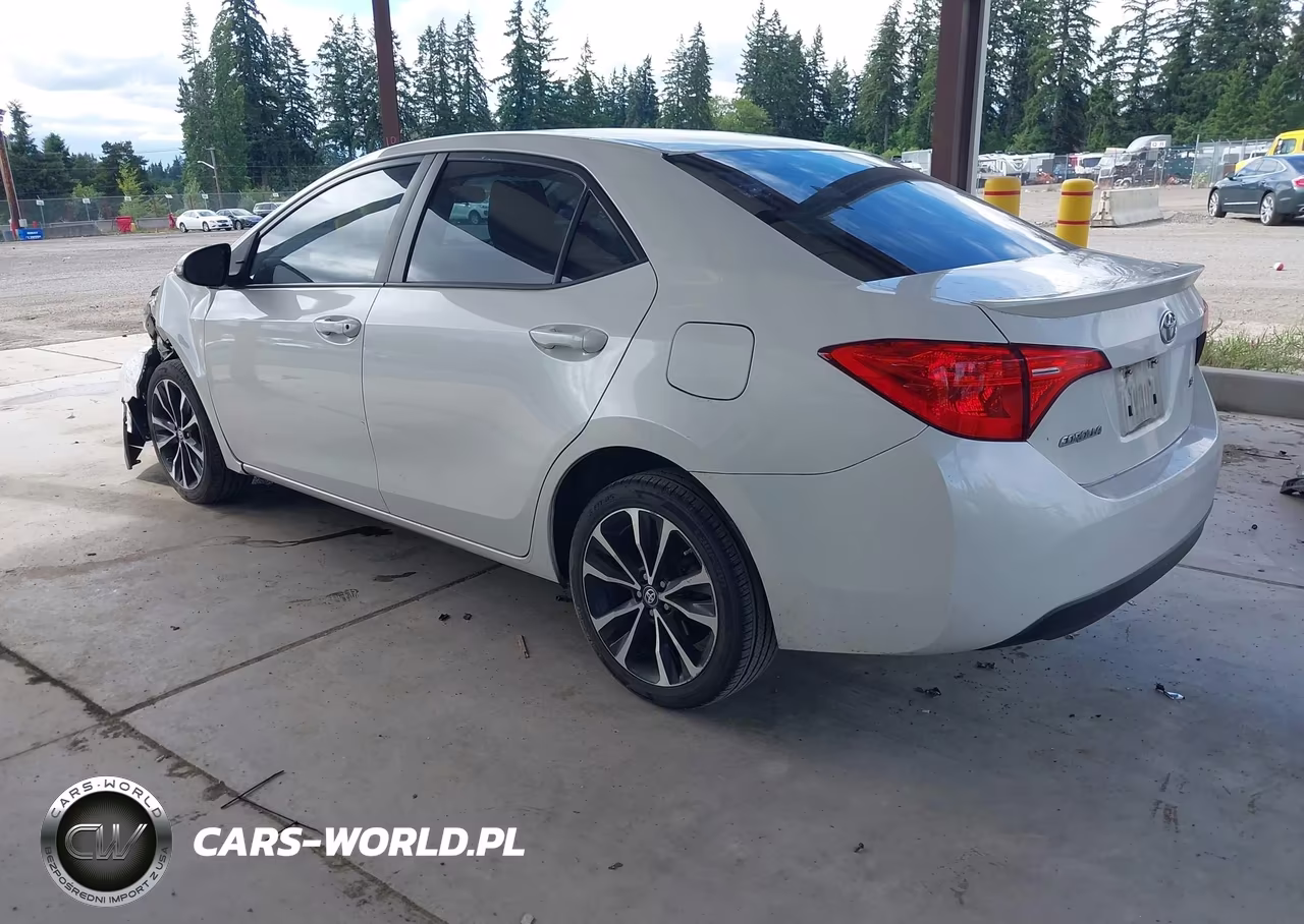2018 Toyota Corolla Se VIN:5YFBURHE0JP802816 - 3