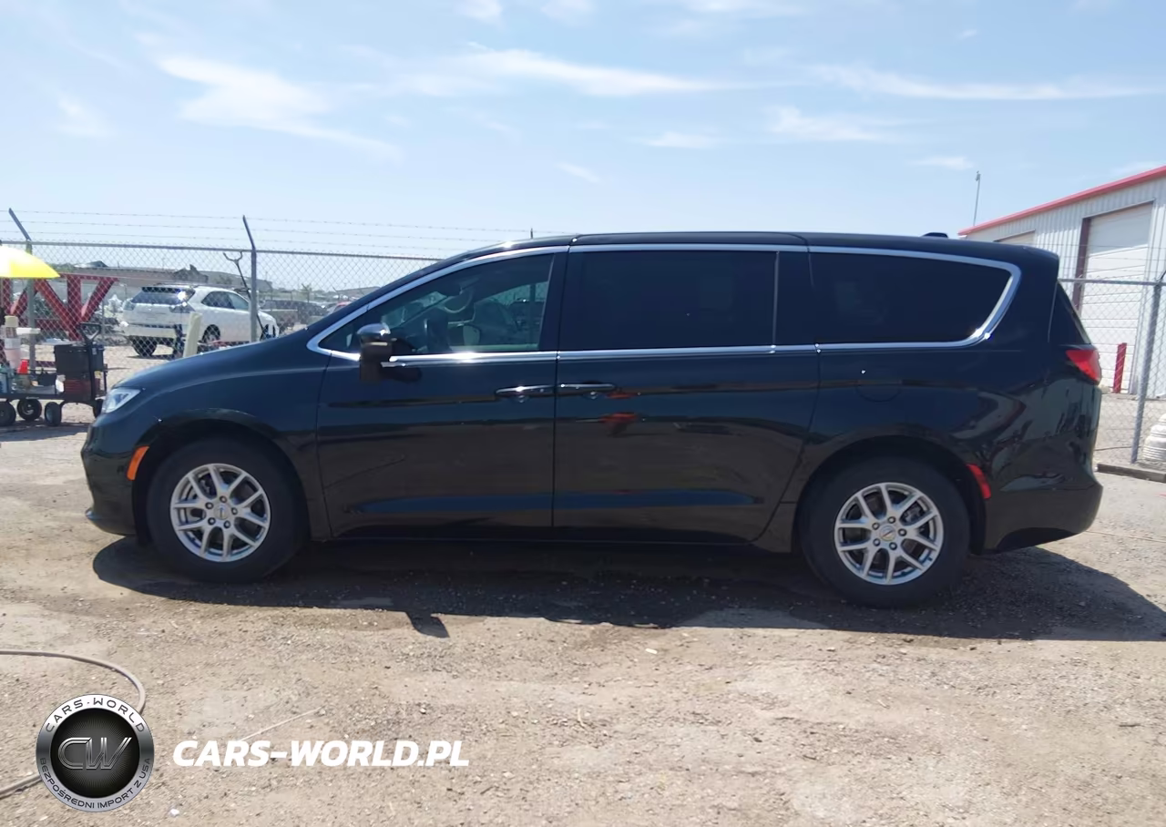 2023 Chrysler Pacifica Touring L VIN:2C4RC1BG7PR573993 - 14