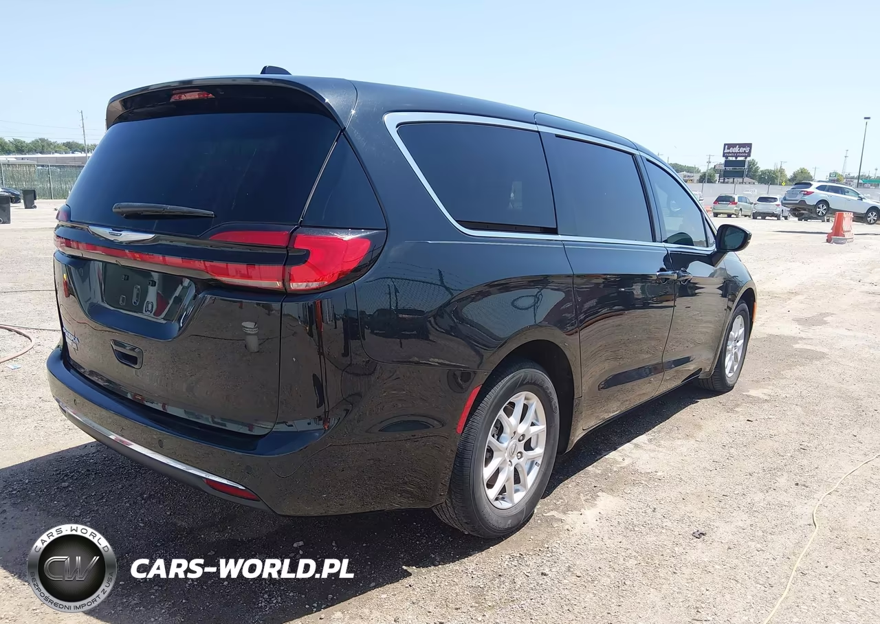 2023 Chrysler Pacifica Touring L VIN:2C4RC1BG7PR573993 - 4