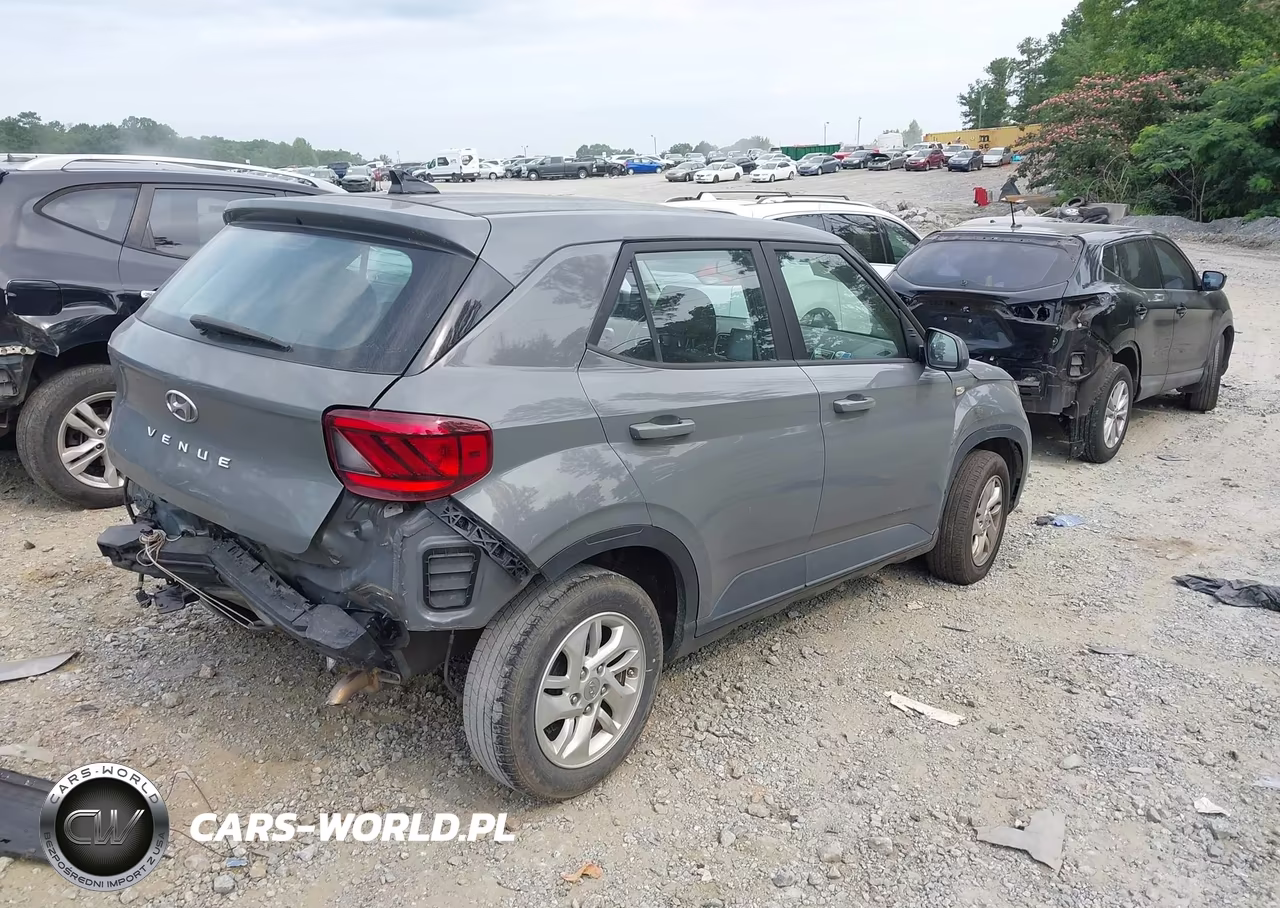 2021 Hyundai Venue Se VIN:KMHRB8A31MU067452 - 4