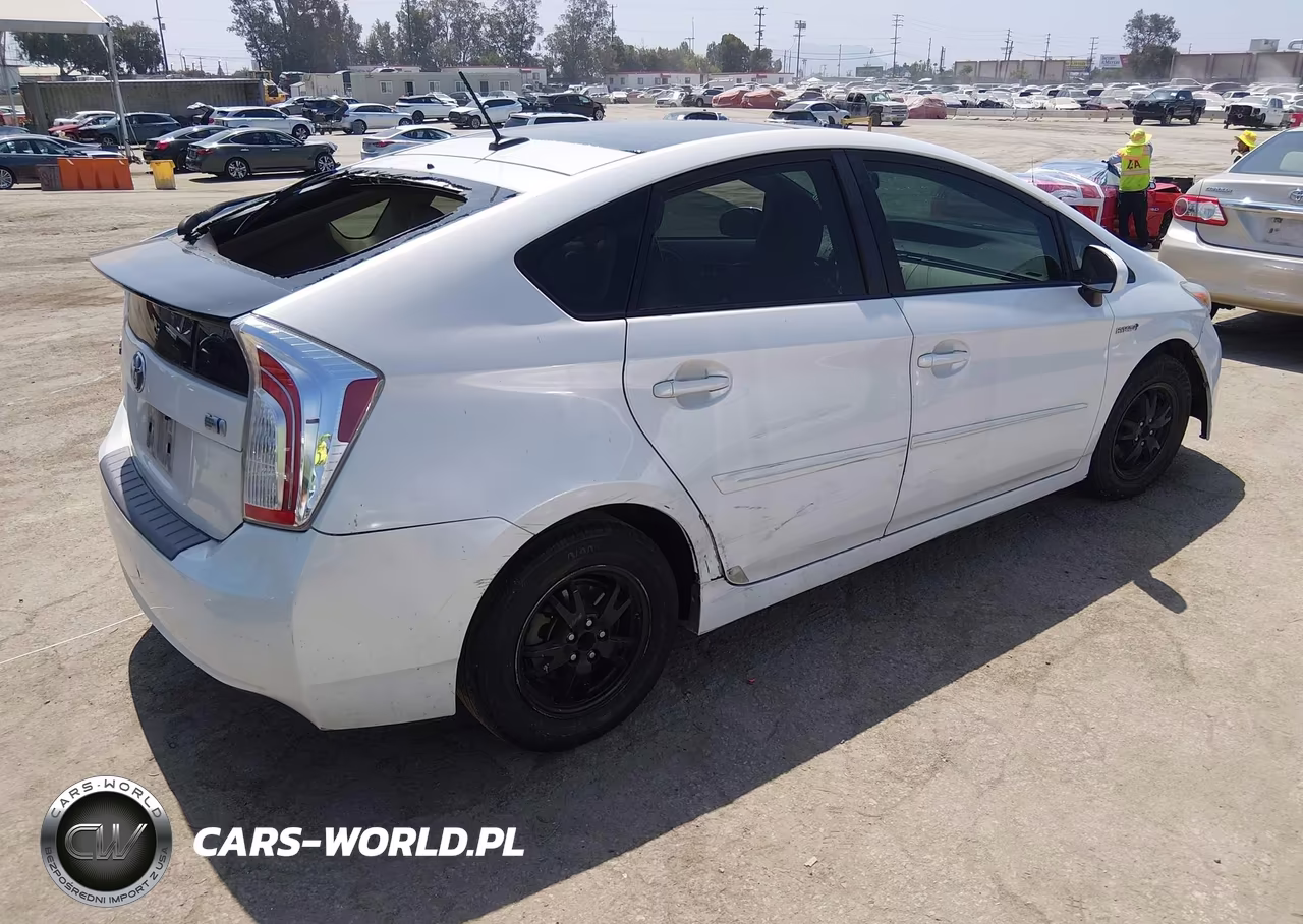 2015 Toyota Prius Four VIN:JTDKN3DU0F1902711 - 4