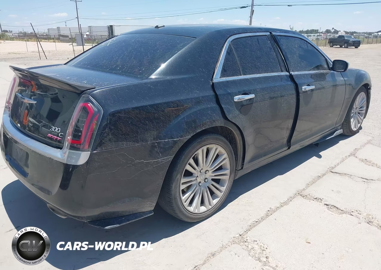 2013 Chrysler 300C John Varvatos Luxury Edition VIN:2C3CCADT3DH627554 - 4