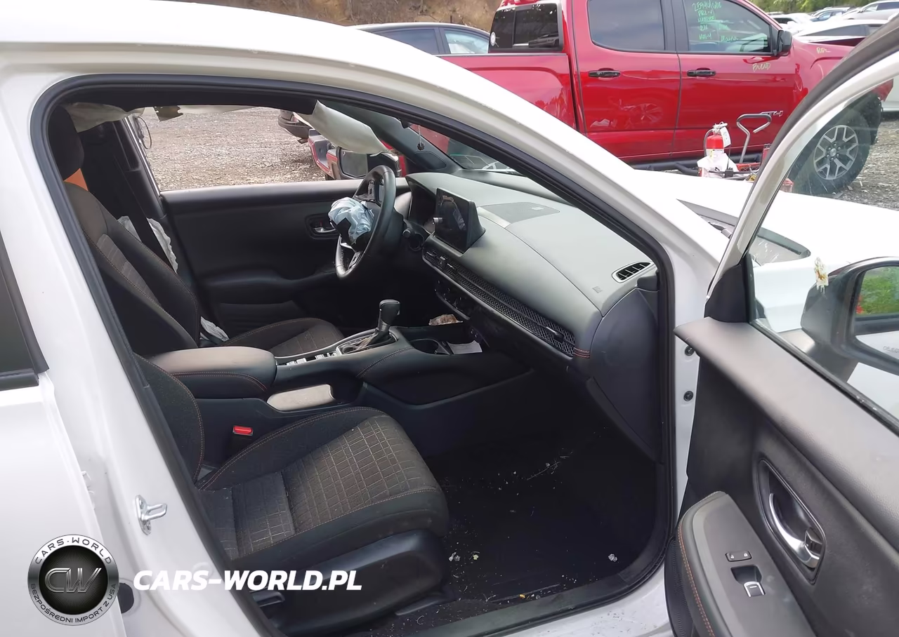 2026 Honda Hr-V Awd Sport VIN:3CZRZ2H52TM746695 - 5