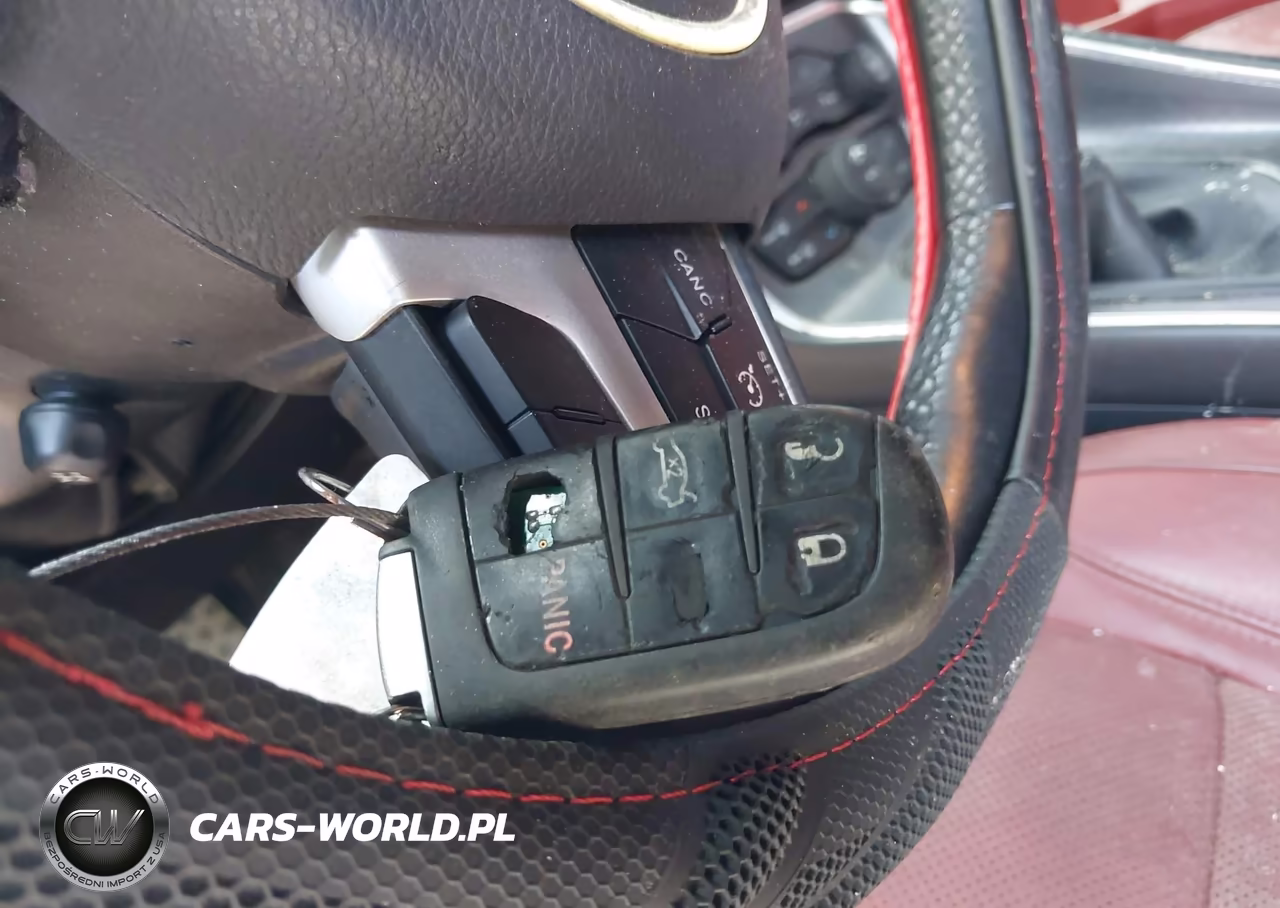 2015 Dodge Challenger R-T Plus VIN:2C3CDZBT5FH717225 - 11