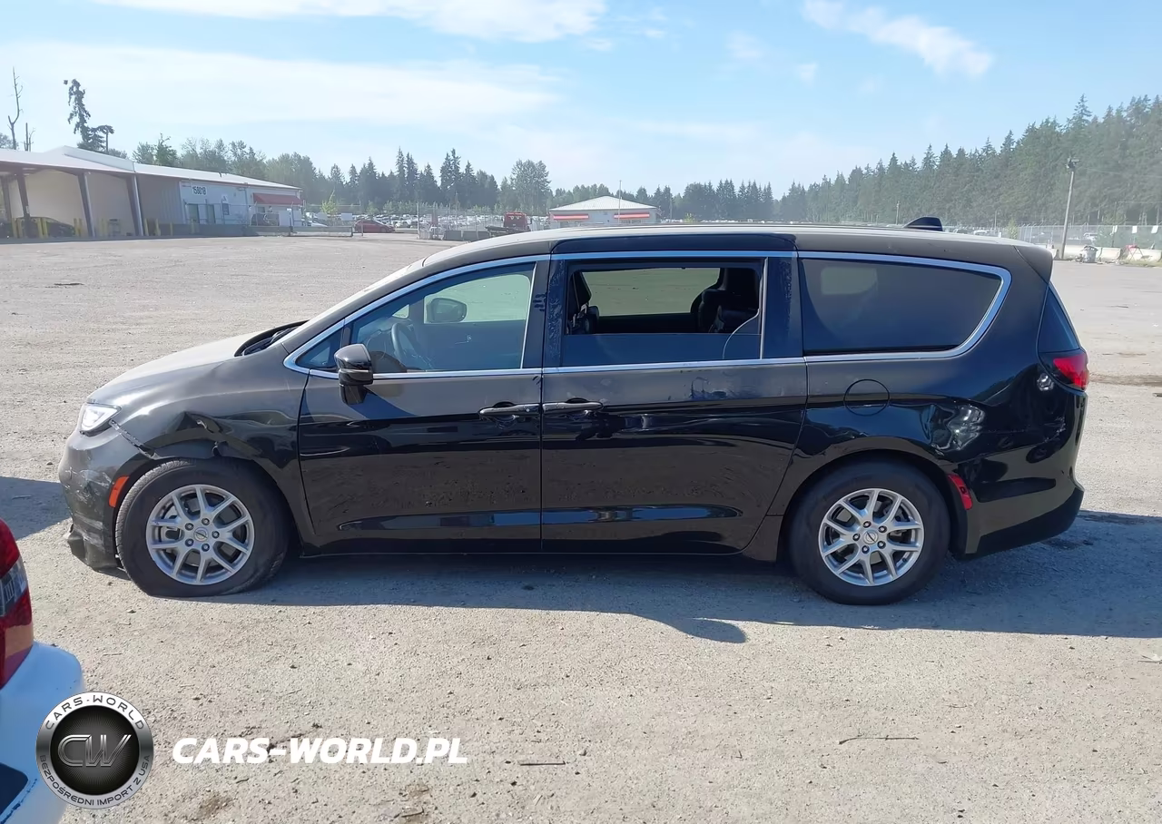 2025 Chrysler Pacifica Select VIN:2C4RC1BG3SR554480 - 13