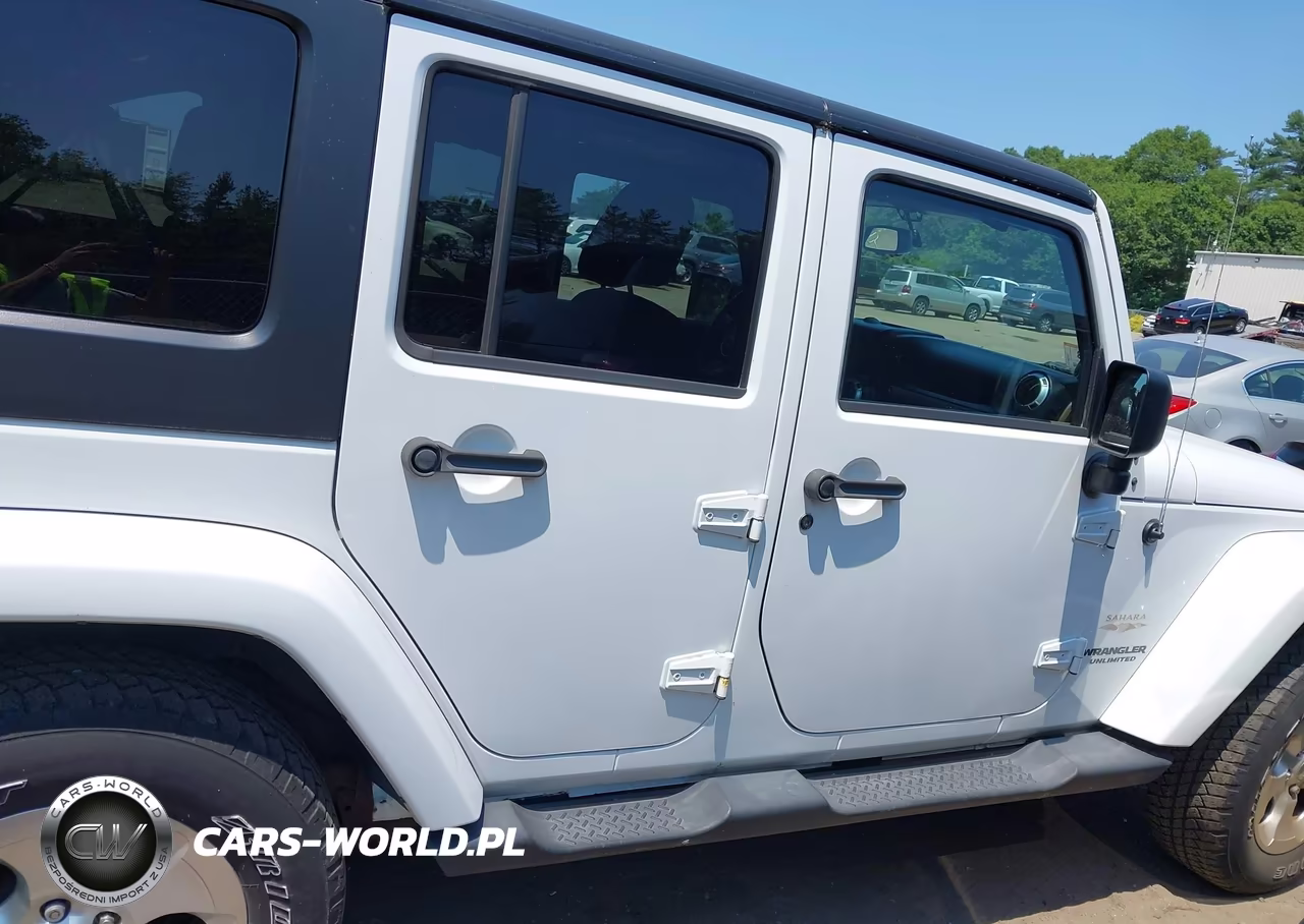 2013 Jeep Wrangler Unlimited Sahara VIN:1C4HJWEG6DL502704 - 13