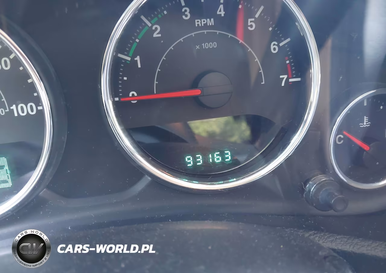 2013 Jeep Wrangler Unlimited Sahara VIN:1C4HJWEG6DL502704 - 15