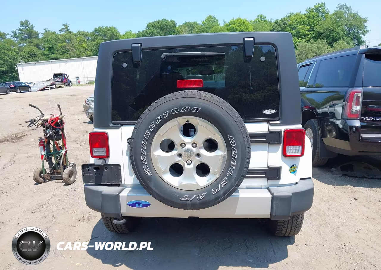 2013 Jeep Wrangler Unlimited Sahara VIN:1C4HJWEG6DL502704 - 16