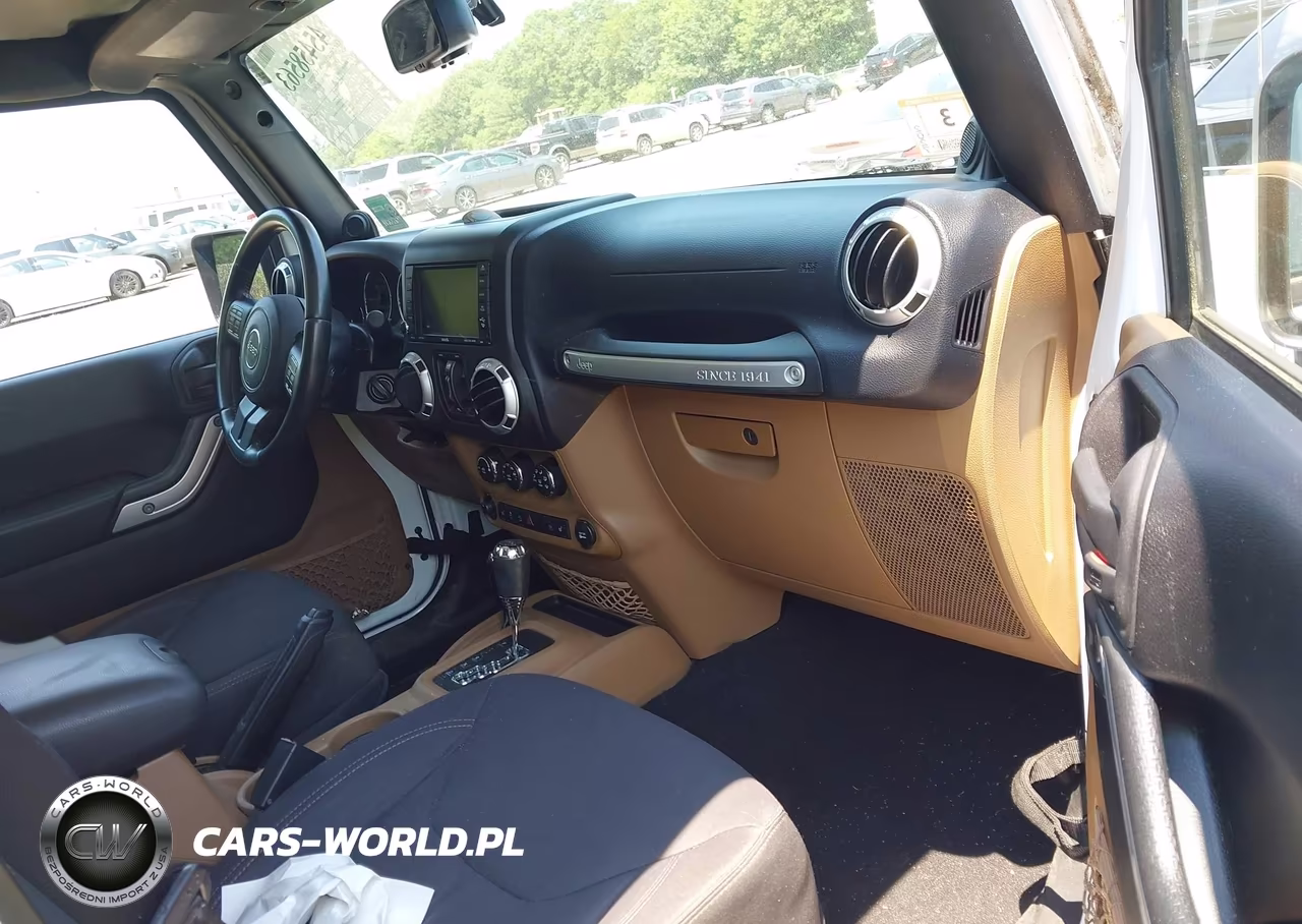 2013 Jeep Wrangler Unlimited Sahara VIN:1C4HJWEG6DL502704 - 5