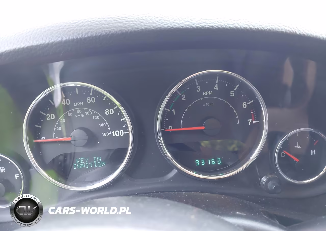 2013 Jeep Wrangler Unlimited Sahara VIN:1C4HJWEG6DL502704 - 7