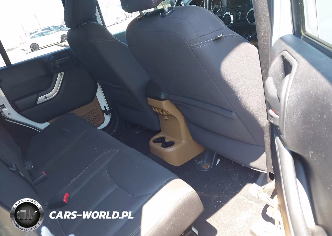 2013 Jeep Wrangler Unlimited Sahara VIN:1C4HJWEG6DL502704 - 8