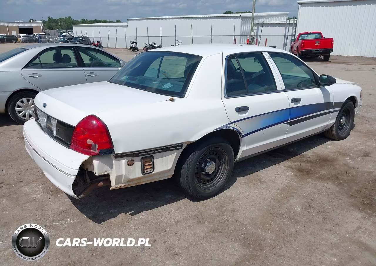 2000 Ford Crown Victoria Police Interceptor VIN:2FAFP71W1YX178309 - 4