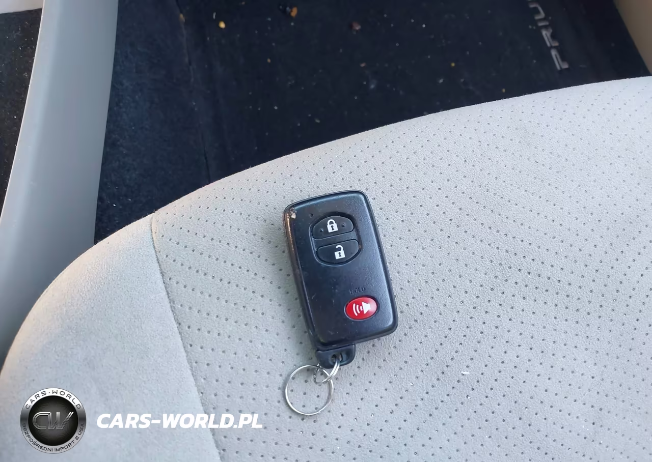 2012 Toyota Prius Two VIN:JTDKN3DUXC5465823 - 11