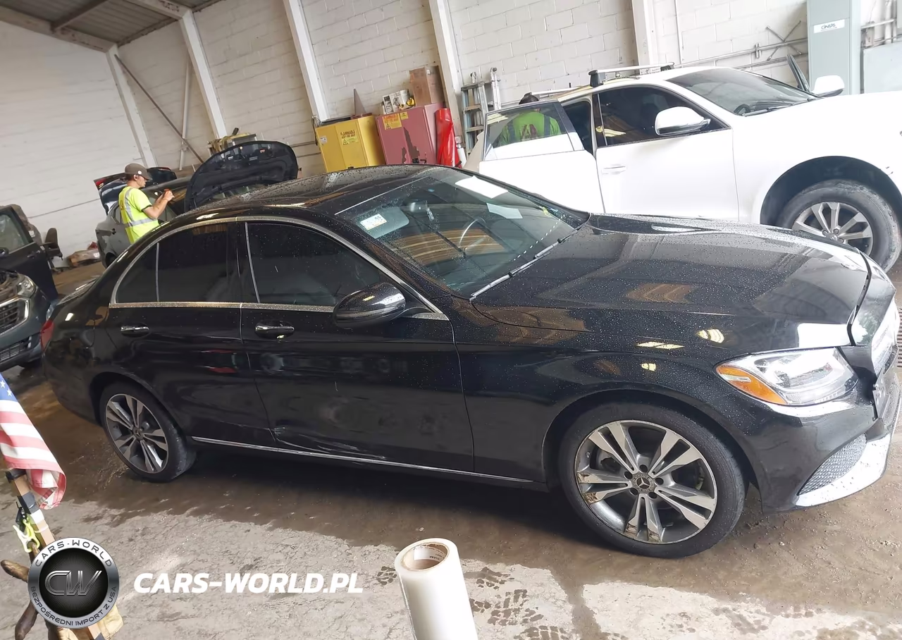 2018 Mercedes-Benz C 300 4Matic VIN:55SWF4KB3JU282246 - 13