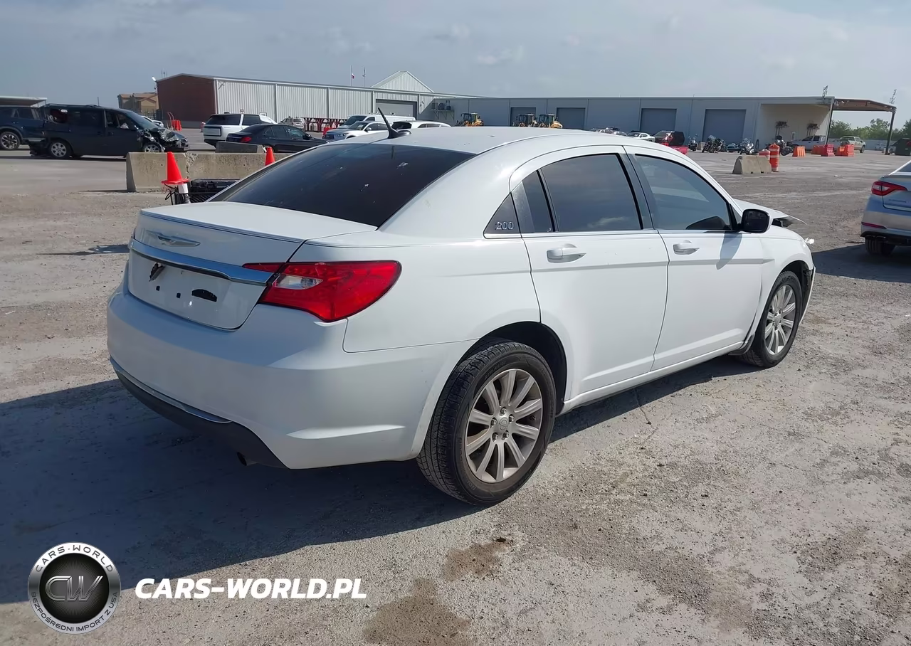 2013 Chrysler 200 Touring VIN:1C3CCBBB6DN629208 - 4
