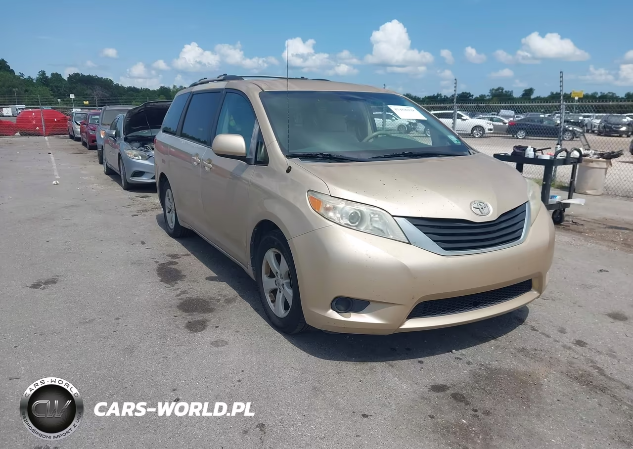2011 Toyota Sienna Le V6 – zdjęcie 1 z 16