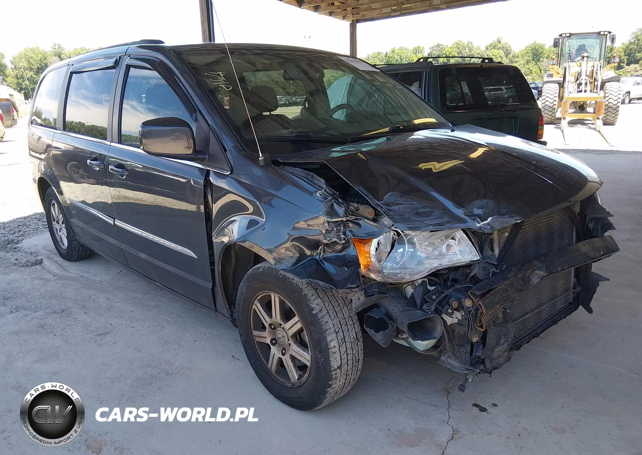 2012 Chrysler Town & Country Touring – zdjęcie 1 z 17