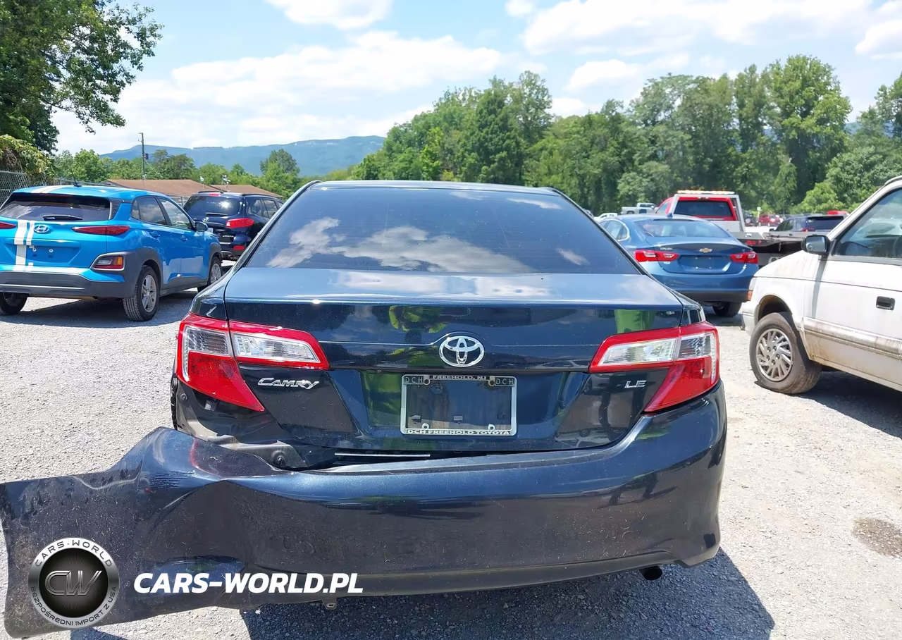 2014 Toyota Camry Le VIN:4T1BF1FK1EU444280 - 17
