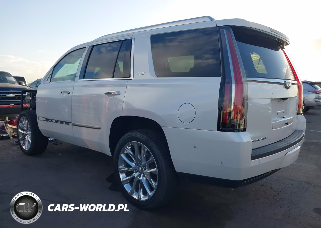 2018 Cadillac Escalade Luxury VIN:1GYS4BKJ3JR370381 - 3