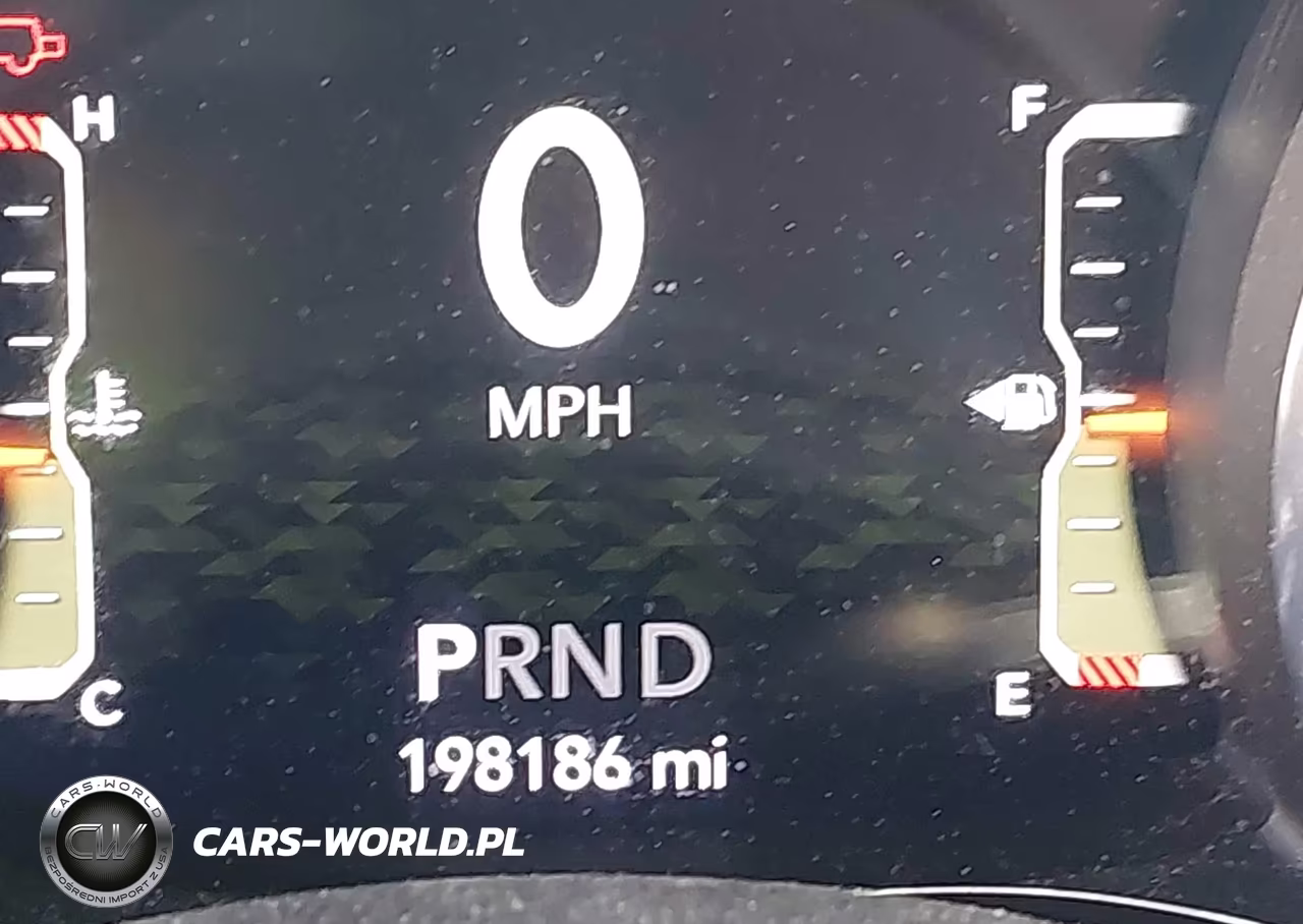 2018 Jeep Wrangler Unlimited Sahara 4X4 VIN:1C4HJXEN2JW314888 - 15