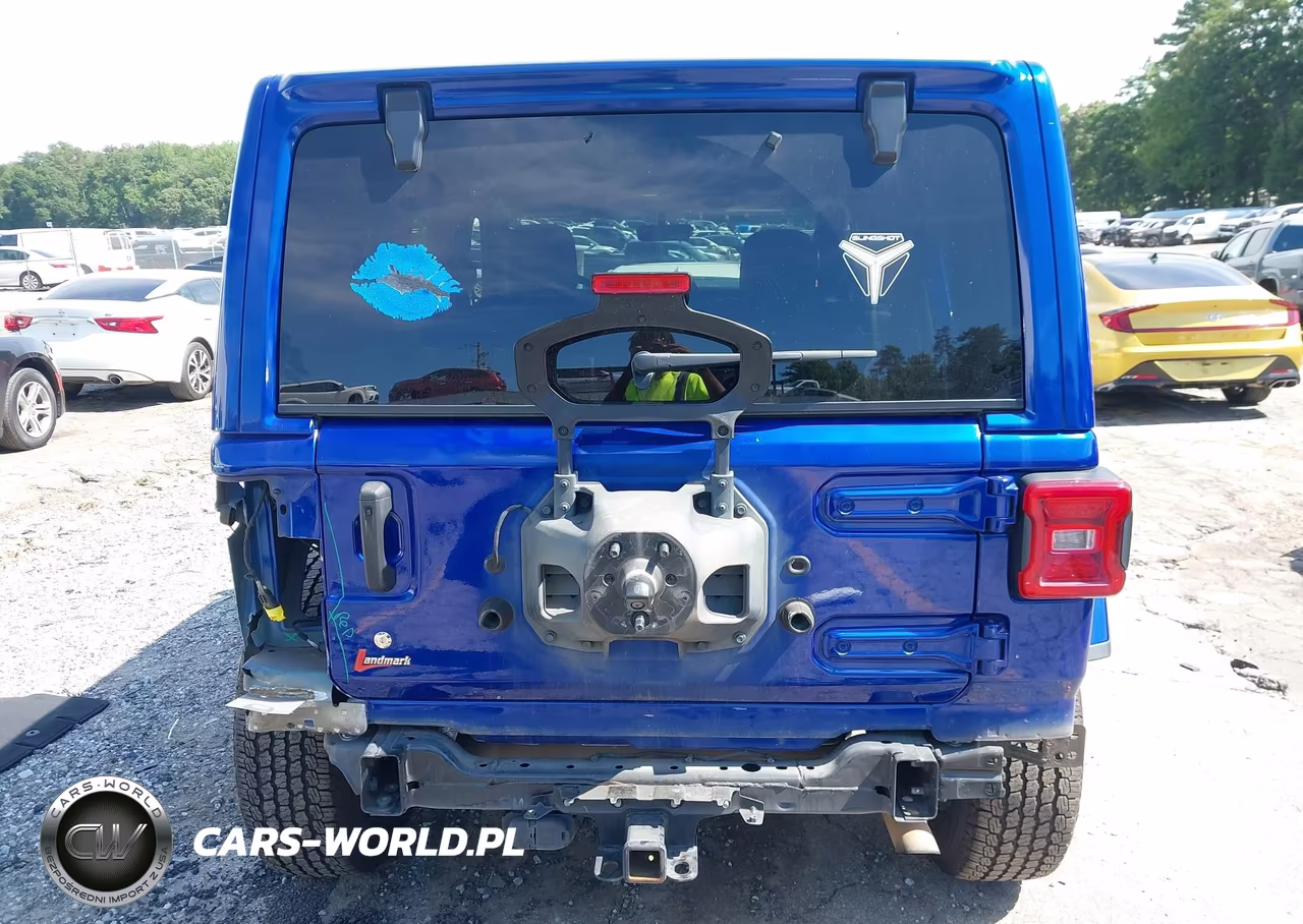 2018 Jeep Wrangler Unlimited Sahara 4X4 VIN:1C4HJXEN2JW314888 - 16