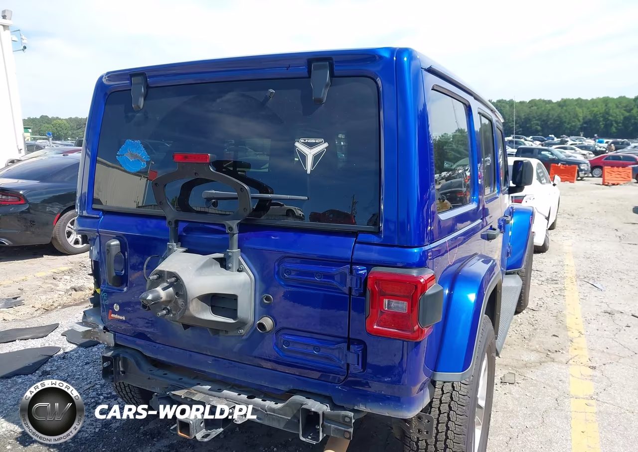 2018 Jeep Wrangler Unlimited Sahara 4X4 VIN:1C4HJXEN2JW314888 - 4