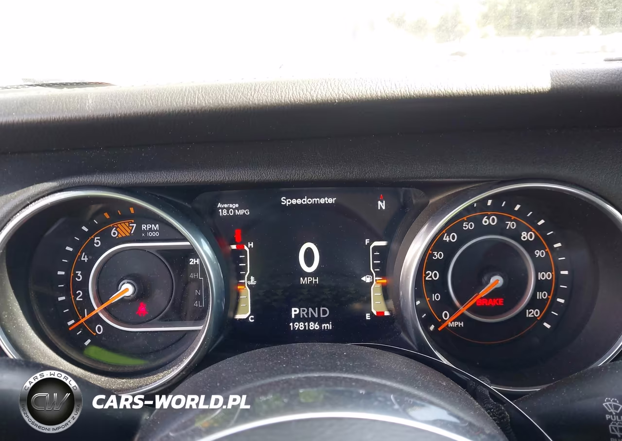 2018 Jeep Wrangler Unlimited Sahara 4X4 VIN:1C4HJXEN2JW314888 - 7