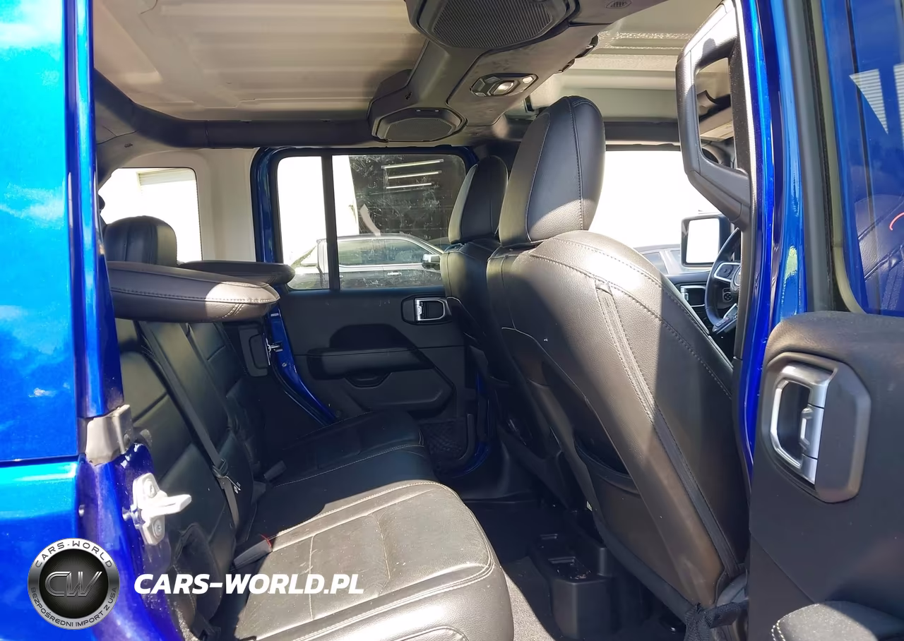 2018 Jeep Wrangler Unlimited Sahara 4X4 VIN:1C4HJXEN2JW314888 - 8
