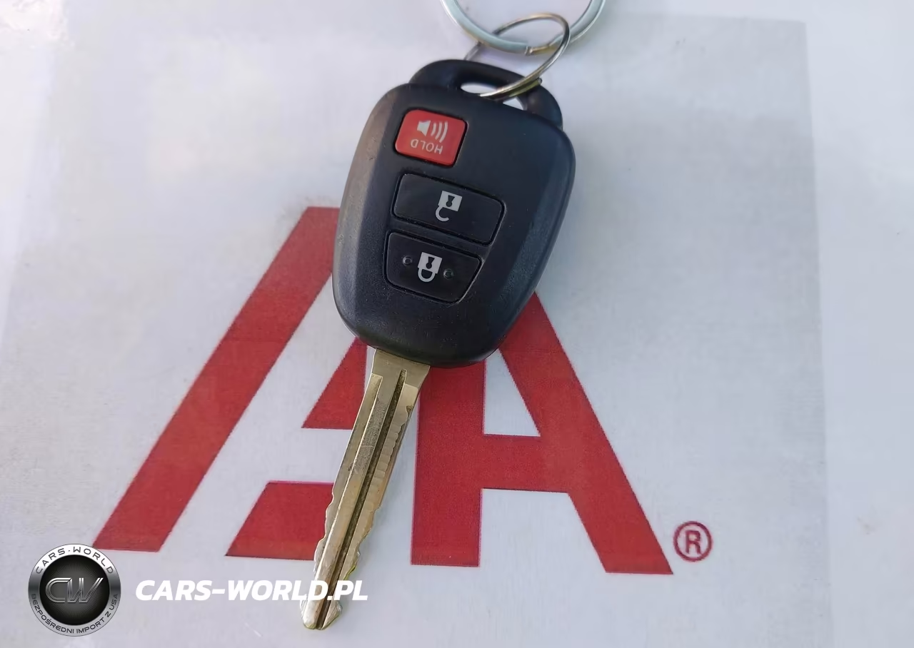 2013 Toyota Prius C One VIN:JTDKDTB39D1046965 - 11