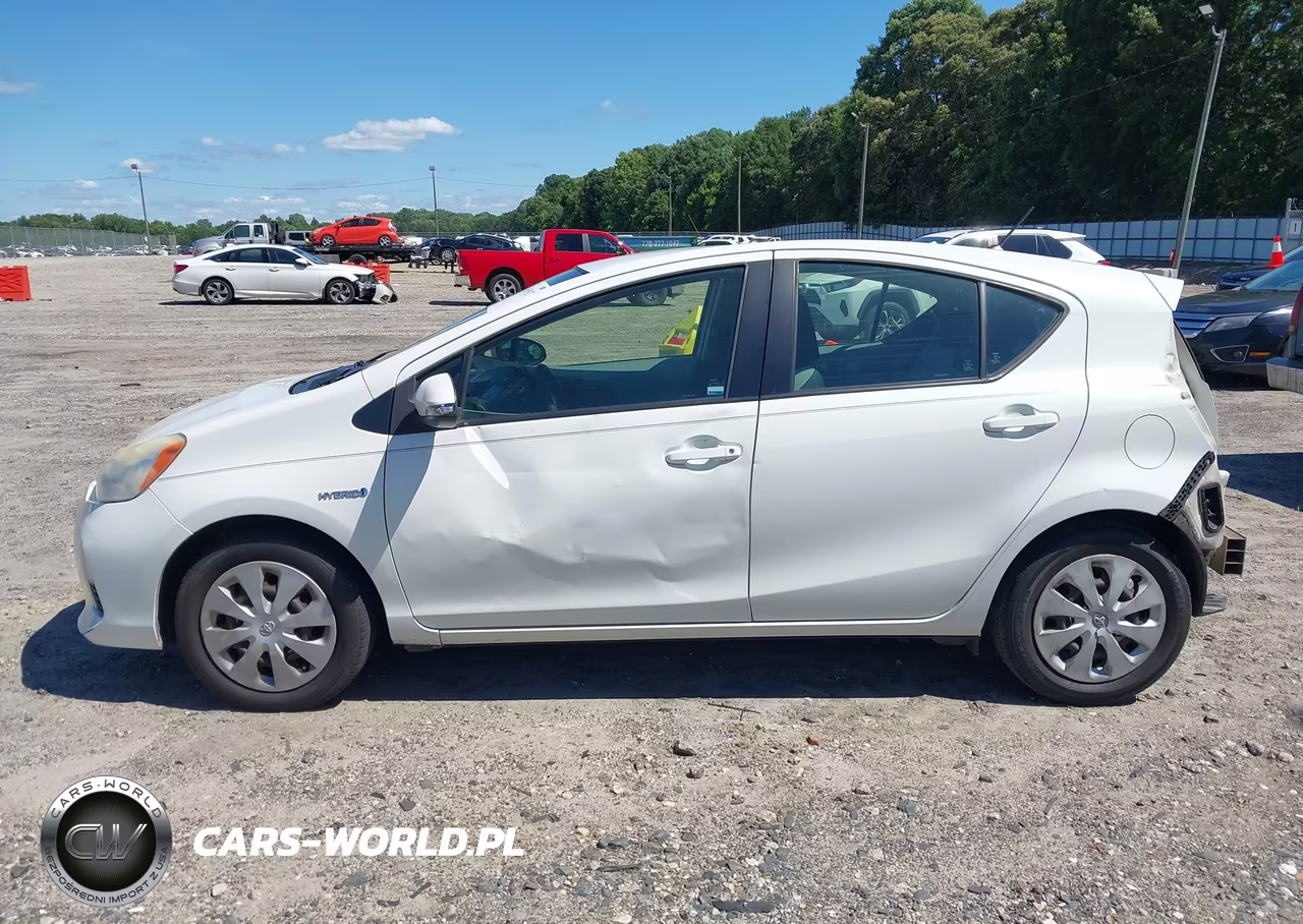 2013 Toyota Prius C One VIN:JTDKDTB39D1046965 - 15