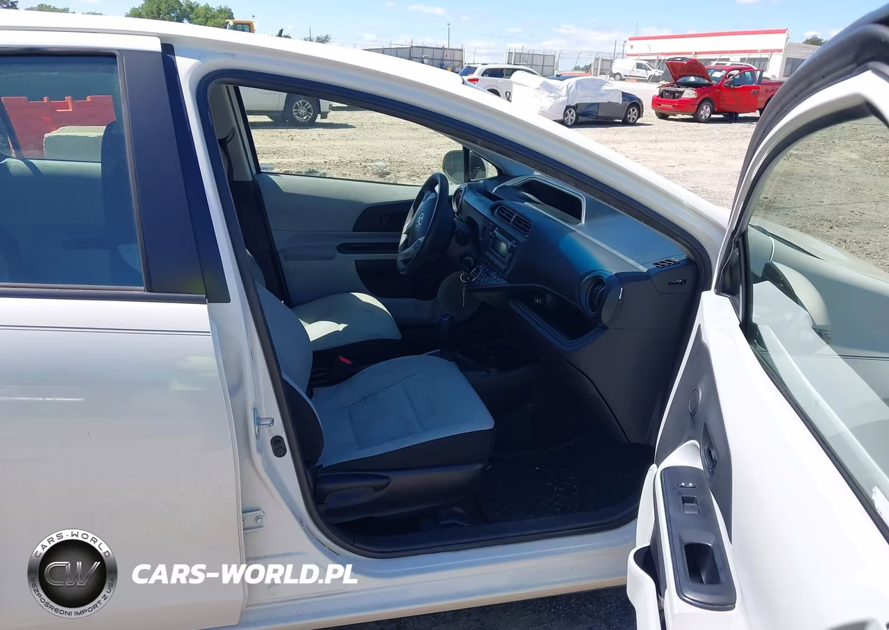 2013 Toyota Prius C One VIN:JTDKDTB39D1046965 - 5