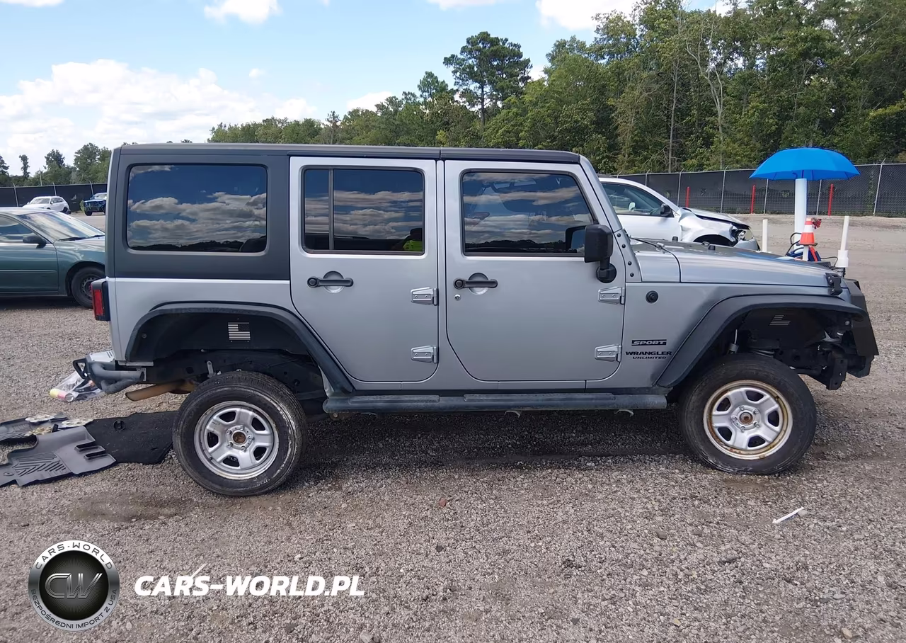 2015 Jeep Wrangler Unlimited Sport VIN:1C4BJWDG4FL569313 - 13
