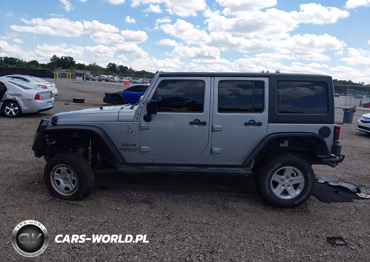2015 Jeep Wrangler Unlimited Sport VIN:1C4BJWDG4FL569313 - 14