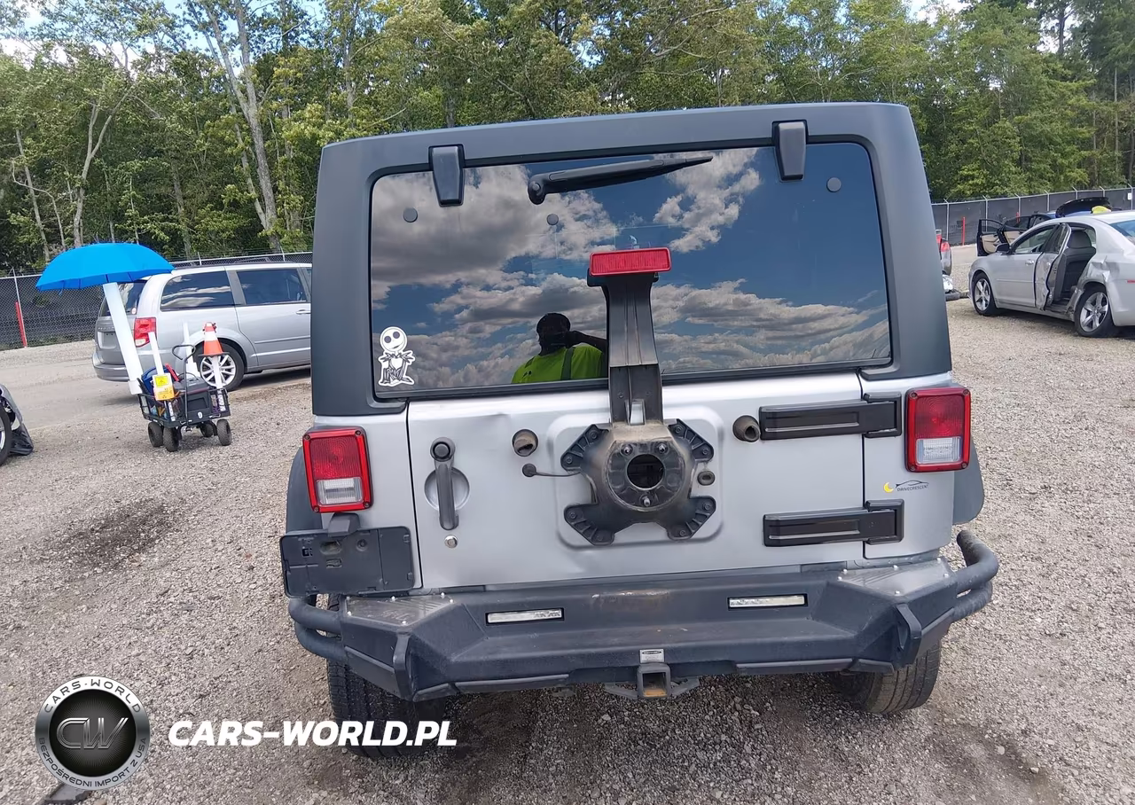 2015 Jeep Wrangler Unlimited Sport VIN:1C4BJWDG4FL569313 - 16