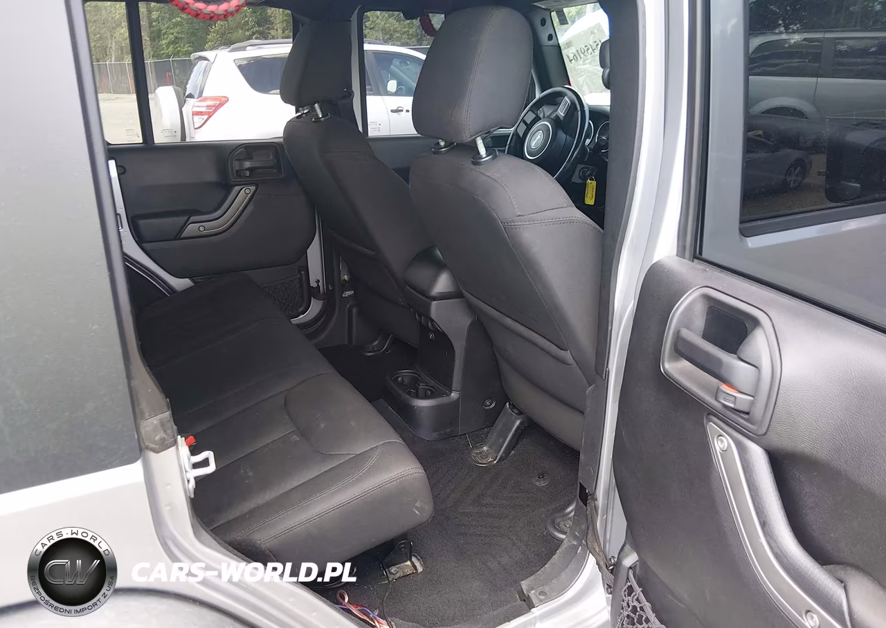 2015 Jeep Wrangler Unlimited Sport VIN:1C4BJWDG4FL569313 - 8