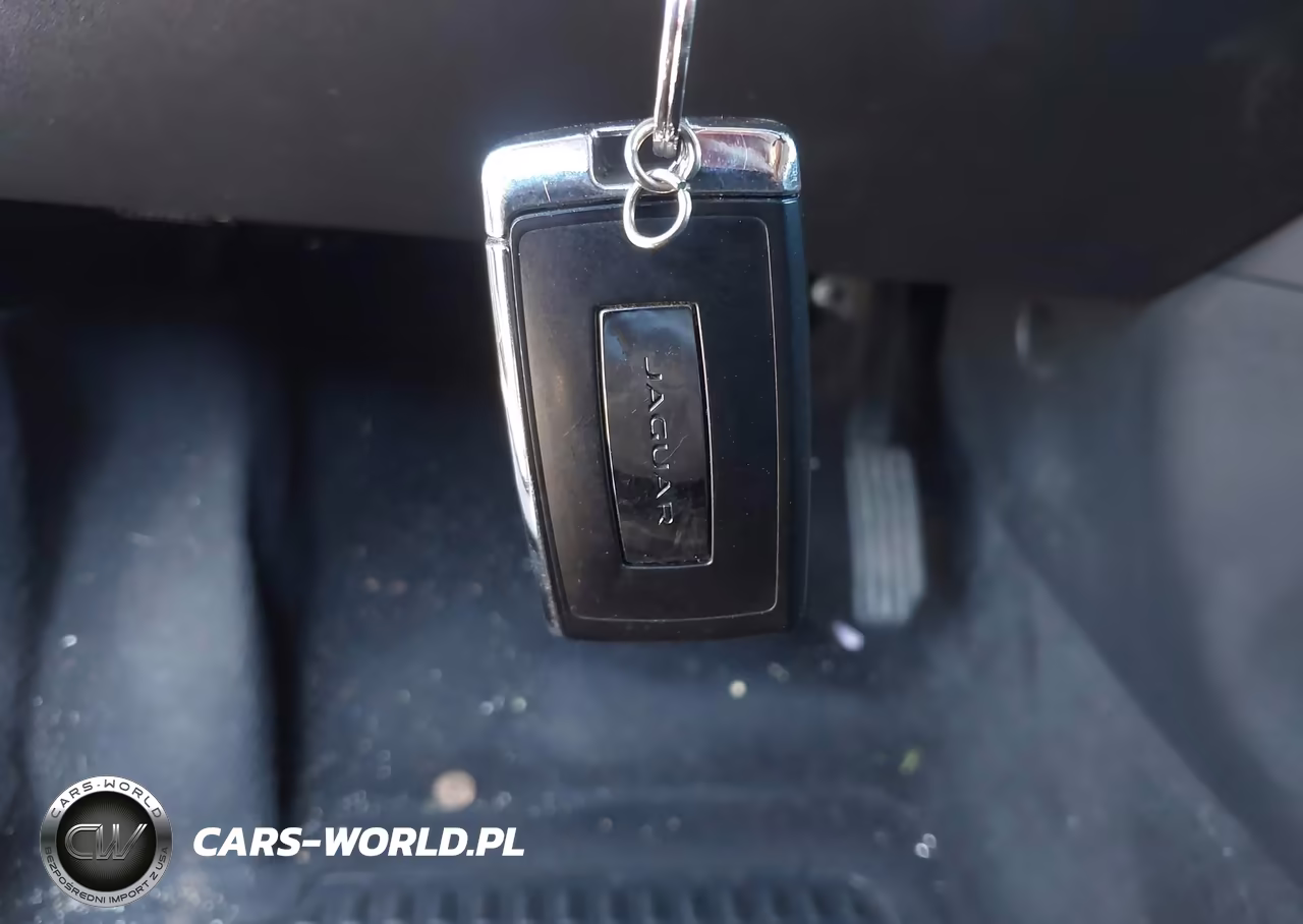 2018 Jaguar E-Pace R-Dynamic S-S VIN:SADFJ2FXXJ1Z20001 - 11