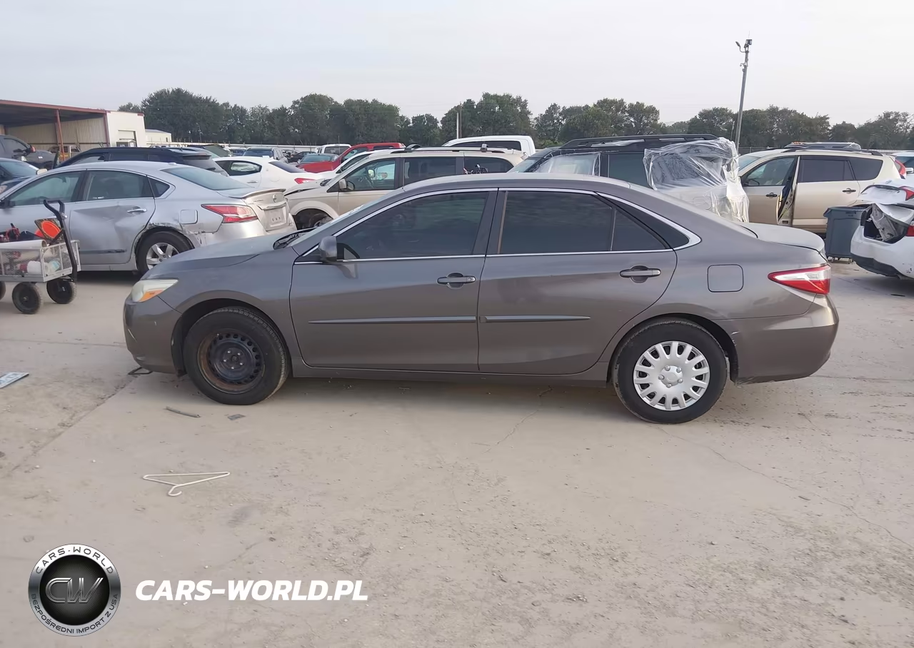 2016 Toyota Camry Le VIN:4T4BF1FK8GR530114 - 14